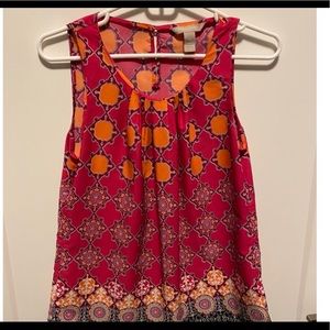 Patterned pink women’s Banana Republic top. Size XS